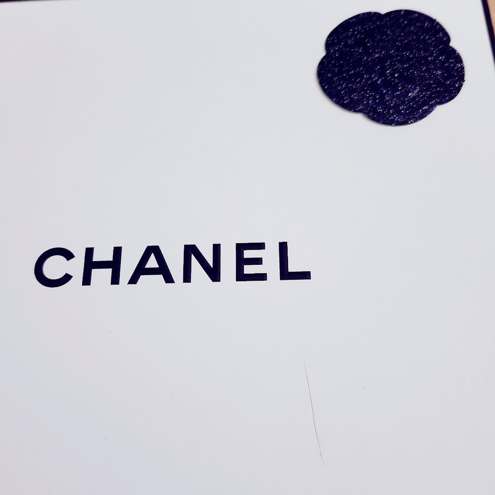 Chanel Gift Box - Picture 10 of 10